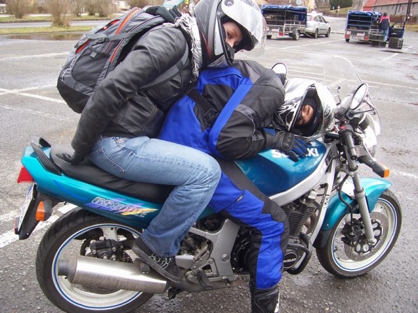 na moto s Niki